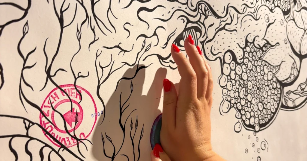 Wandtekening ‘in progress’ door Tom Heerschop in Uden